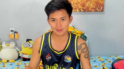 Snapshot of mr_swe3t0oth chatting on February 27, 12:23 pm KYLE online show from February 27, 12:23 pm