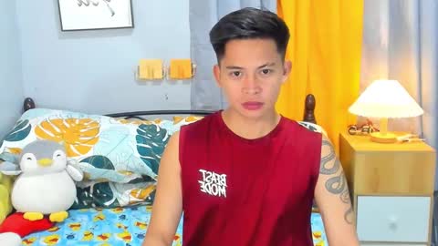 Snapshot of mr_swe3t0oth chatting on March 6, 1:35 pm KYLE online show from March 6, 1:35 pm