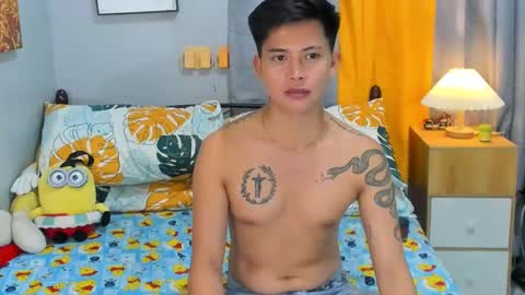 Snapshot of mr_swe3t0oth chatting on March 11, 6:19 am KYLE online show from March 11, 6:19 am