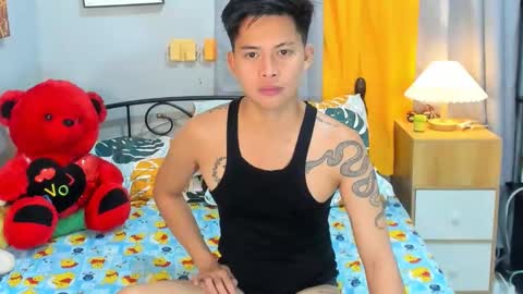 Snapshot of mr_swe3t0oth chatting on March 10, 3:12 am KYLE online show from March 10, 3:12 am