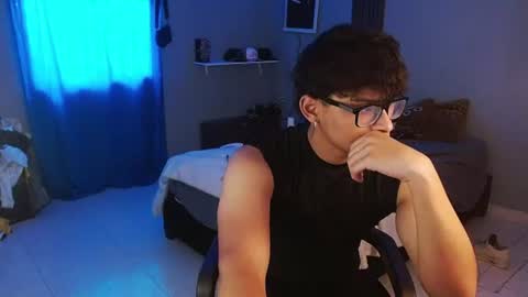 yisuz online show from July 15, 11:48 am