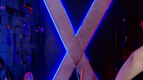 mranii_queen_bdsm_ online show from December 18, 3:35 am