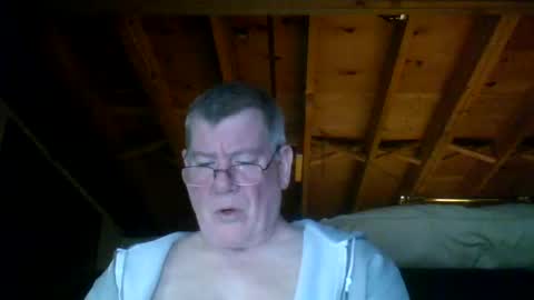 Snapshot of mrblade666 chatting on February 24, 12:20 am mrblade666 online show from February 24, 12:20 am