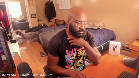 Snapshot of mrchuckdailyxxx chatting on December 17, 2:33 pm Chuck Daily online show from December 17, 2:33 pm