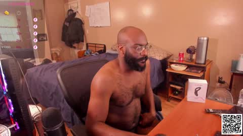Snapshot of mrchuckdailyxxx chatting on December 10, 7:22 pm Chuck Daily online show from December 10, 7:22 pm