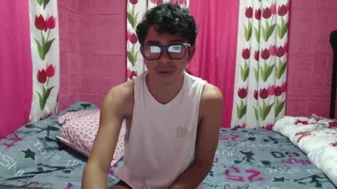 mrheartthief online show from June 23, 8:04 pm