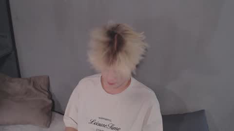 mr leo online show from December 3, 8:33 pm