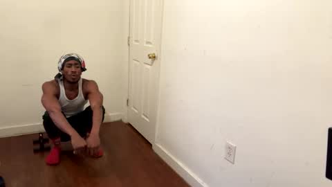 MR LONG N STRONG LIKES CASH online show from September 9, 1:33 pm