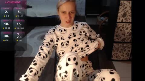 Snapshot of mrsluck chatting on December 2, 4:04 pm Sasha online show from December 2, 4:04 pm