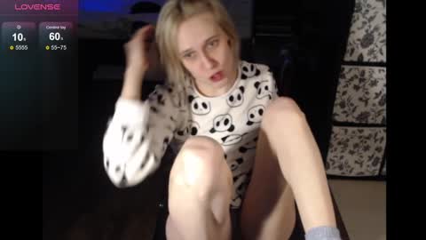 Snapshot of mrsluck chatting on February 11, 12:17 am Sasha online show from February 11, 12:17 am
