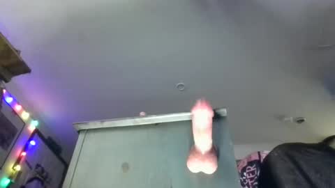 mrwiggles45678 online show from February 22, 11:57 pm