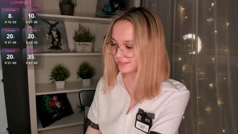 Elizabeth online show from February 8, 9:04 pm
