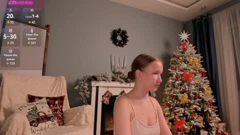 Snapshot of ms_evasweet chatting on December 13, 7:53 pm Eva 3 online show from December 13, 7:53 pm