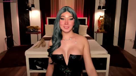 Snapshot of ms_lhaydeebunny chatting on December 18, 4:09 am Evon online show from December 18, 4:09 am