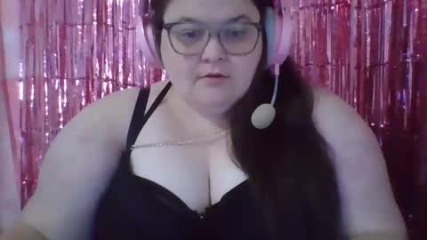 Snapshot of mscamirose15 chatting on October 13, 8:22 pm Ms. Cami Rose online show from October 13, 8:22 pm
