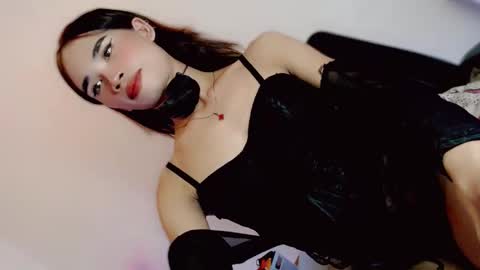 mscherry_ online show from April 24, 5:04 pm