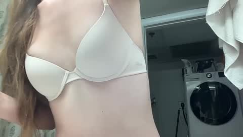 Ella Vatrap online show from September 23, 11:37 am