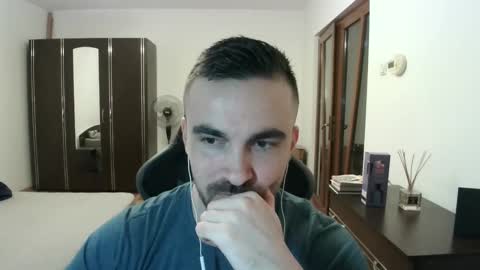 Victor online show from April 8, 7:06 pm