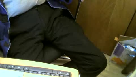Snapshot of muller520 chatting on March 2, 5:33 am muller520 online show from March 2, 5:33 am
