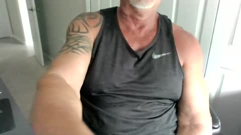 Muscleddaddy online show from August 5, 7:11 pm