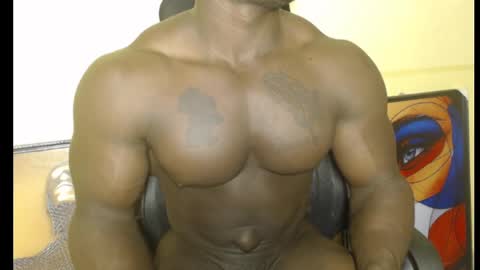 musclegod23 online show from February 5, 2:40 am