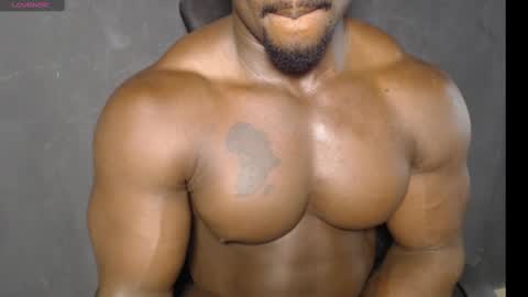 musclegod23 online show from December 6, 1:35 am