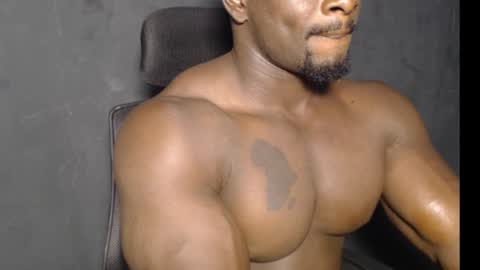 musclegod23 online show from December 4, 8:17 am