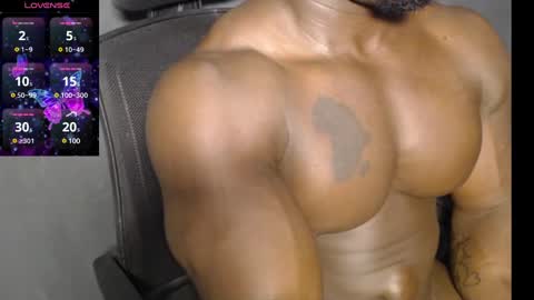 musclegod23 online show from December 14, 8:13 am