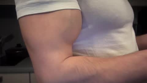 Snapshot of musclehair3 chatting on February 22, 6:52 pm musclehair3 online show from February 22, 6:52 pm