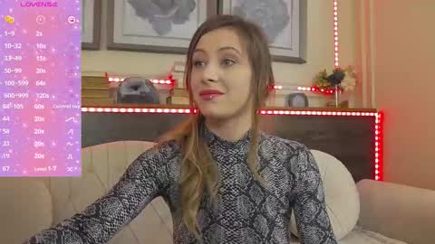 Luna  online show from November 12, 7:27 pm