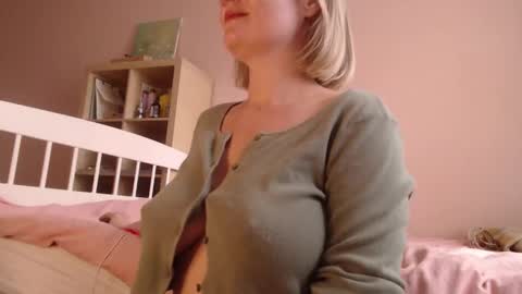 Snapshot of my_hannah chatting on September 15, 2:29 pm Hannah welcome online show from September 15, 2:29 pm