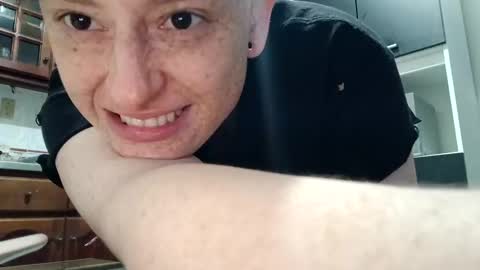     sara      i know you love me xoxox     online show from October 2, 1:48 am