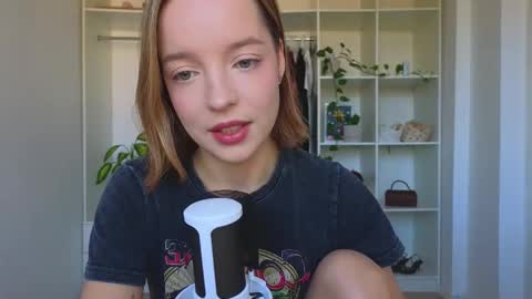 Snapshot of my_mia_ chatting on September 12, 10:50 am MIA I will be here Monday Wednesday Thursday Saturday online show from September 12, 10:50 am