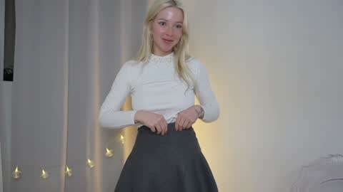 STELLA  Im here today online show from January 16, 5:01 pm