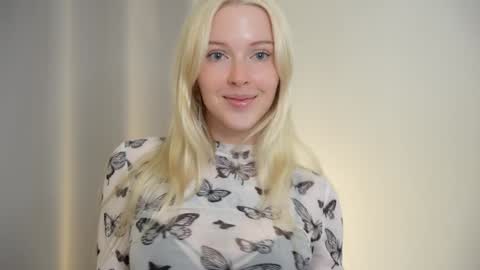 STELLA  Im here today online show from December 3, 4:33 pm