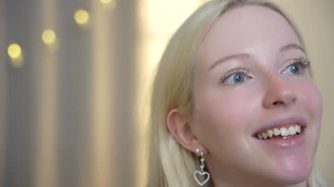 STELLA  Im here today online show from December 20, 3:53 pm
