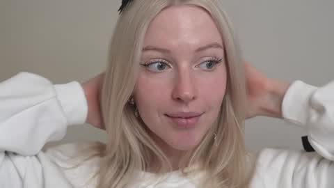 STELLA  Im here today online show from February 3, 3:17 pm