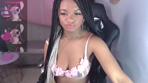 Snapshot of mychell_ch chatting on February 14, 2:33 pm mychell_ch online show from February 14, 2:33 pm