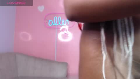 Snapshot of mychell_ch chatting on February 21, 7:34 am mychell_ch online show from February 21, 7:34 am