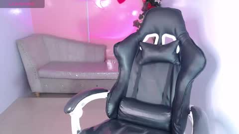 Snapshot of mychell_ch chatting on March 7, 4:34 am mychell_ch online show from March 7, 4:34 am