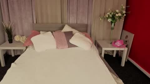 Ella online show from October 23, 11:38 pm