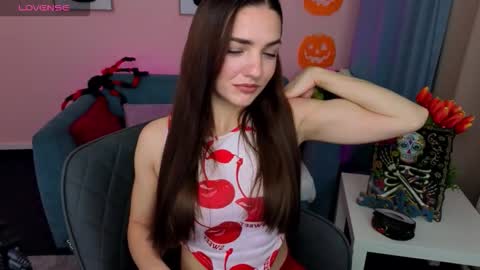 Ella online show from October 26, 3:23 pm