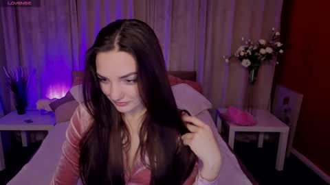 Ella online show from October 11, 8:45 pm