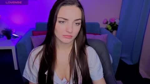 Ella online show from October 4, 9:01 pm