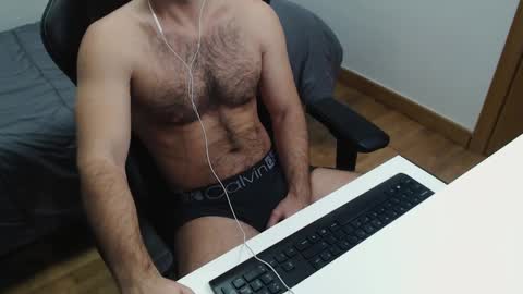 Snapshot of myhairymacho chatting on January 7, 4:39 am Juan OF myhairymacho online show from January 7, 4:39 am