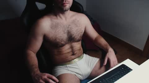Snapshot of myhairymacho chatting on March 5, 12:49 am Juan OF myhairymacho online show from March 5, 12:49 am