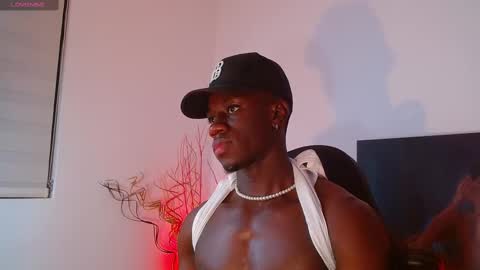 Snapshot of mylowallacee chatting on February 11, 12:59 am Mylo Wallace online show from February 11, 12:59 am