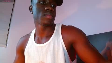 Snapshot of mylowallacee chatting on February 11, 10:39 pm Mylo Wallace online show from February 11, 10:39 pm