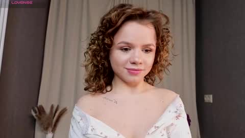 Monique with Curls online show from March 10, 8:35 pm