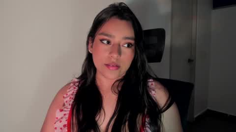 Snapshot of mypretty_isabella chatting on December 11, 12:33 am Bella online show from December 11, 12:33 am
